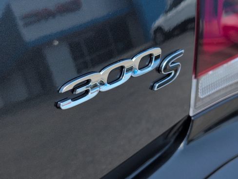 Used 2019 Chrysler 300 S AWD/4WD image 5