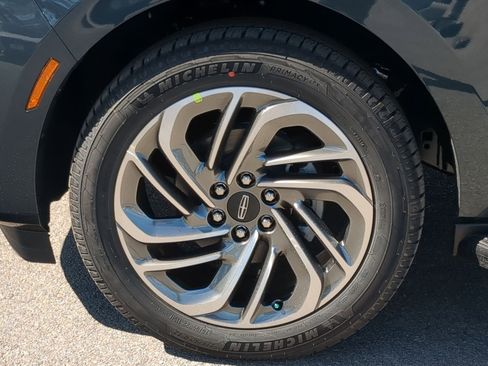 New 2026 Lincoln Navigator Premiere image 9