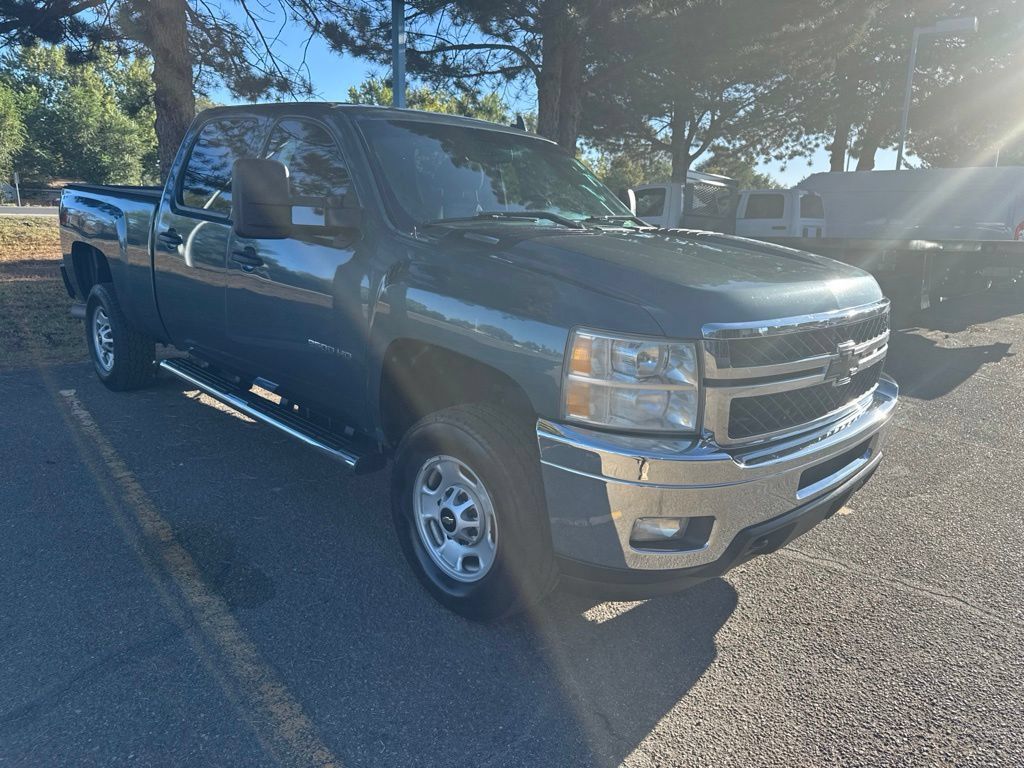 Used 2011 Chevrolet Silverado 2500 LT w/ Interior Plus Package AWD/4WD image 5