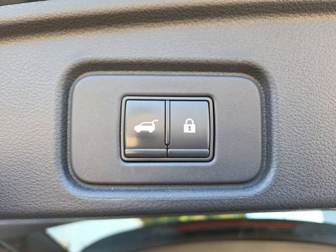 Used 2022 Nissan Pathfinder SL AWD/4WD image 51