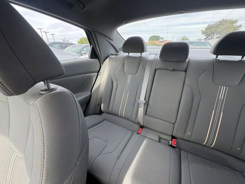Used 2025 Hyundai Elantra SEL image 39