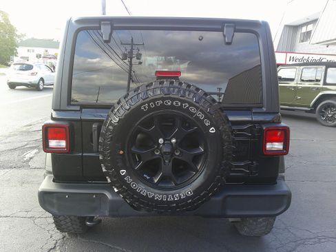 Used 2021 Jeep Wrangler Unlimited Sport image 4