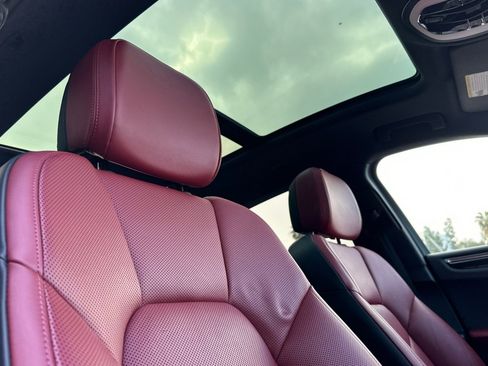 Used 2023 Porsche Macan image 17