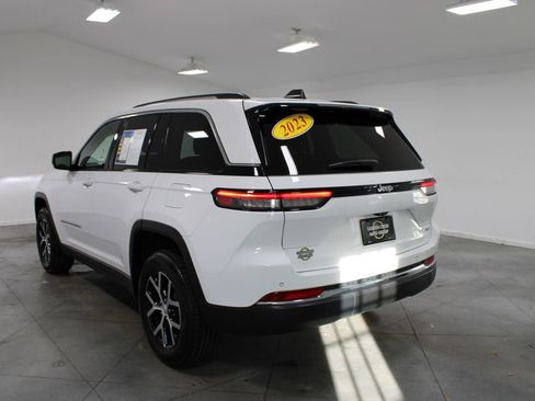 Used 2023 Jeep Grand Cherokee Limited image 7