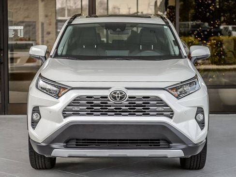 Used 2020 Toyota RAV4 Limited image 5