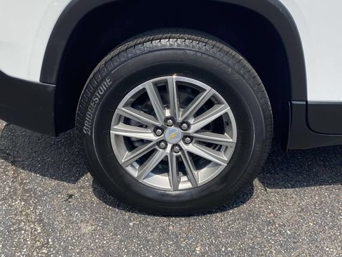 Used 2023 Chevrolet Traverse LT FWD image 8