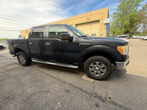 Used 2011 Ford F150 XLT w/ XLT Chrome Pkg AWD/4WD image 2