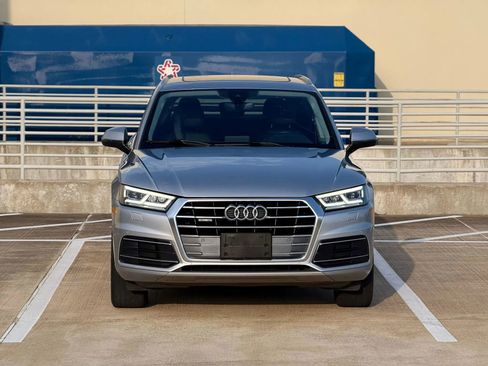 Used 2018 Audi Q5 2.0T Premium Plus w/ Premium Plus Package AWD/4WD image 2