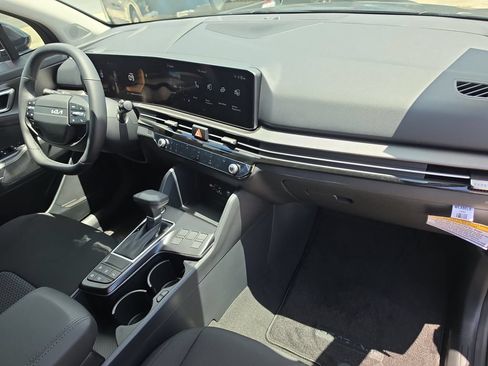 New 2026 Kia Sportage LX FWD image 11