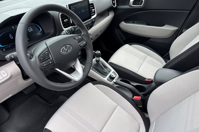 New 2026 Hyundai Venue SEL FWD image 9