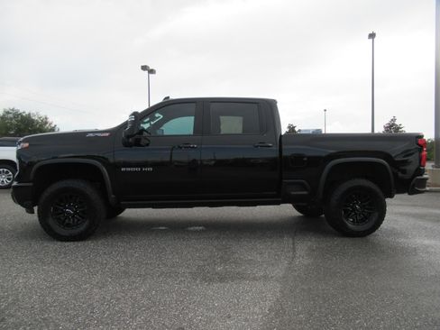 Used 2025 Chevrolet Silverado 2500 ZR2 w/ Technology Package AWD/4WD image 4