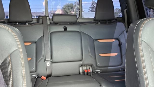 Used 2025 GMC Sierra 2500 AT4 w/ AT4 Premium Plus Package AWD/4WD image 26