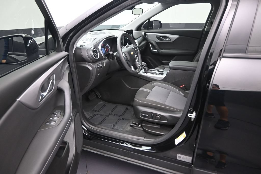 Used 2023 Chevrolet Blazer LT FWD image 11