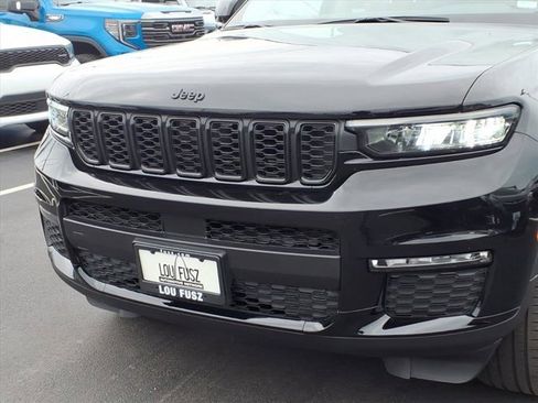 Used 2023 Jeep Grand Cherokee L Limited w/ Black Appearance Package image 35