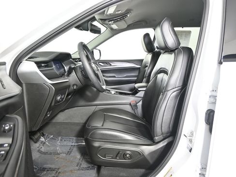 Used 2023 Jeep Grand Cherokee L Limited w/ Luxury Tech Group II AWD/4WD image 22