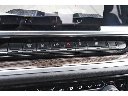 Used 2025 Chevrolet Silverado 2500 LT w/ Convenience Package image 27