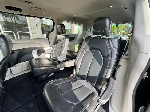 Used 2020 Chrysler Voyager Lxi FWD image 11
