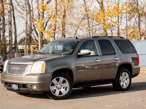 Used 2011 GMC Yukon SLT w/ SLT Chrome Package image 1