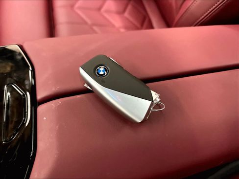 Used 2026 BMW i5 eDrive40 w/ M Sport Package RWD image 13
