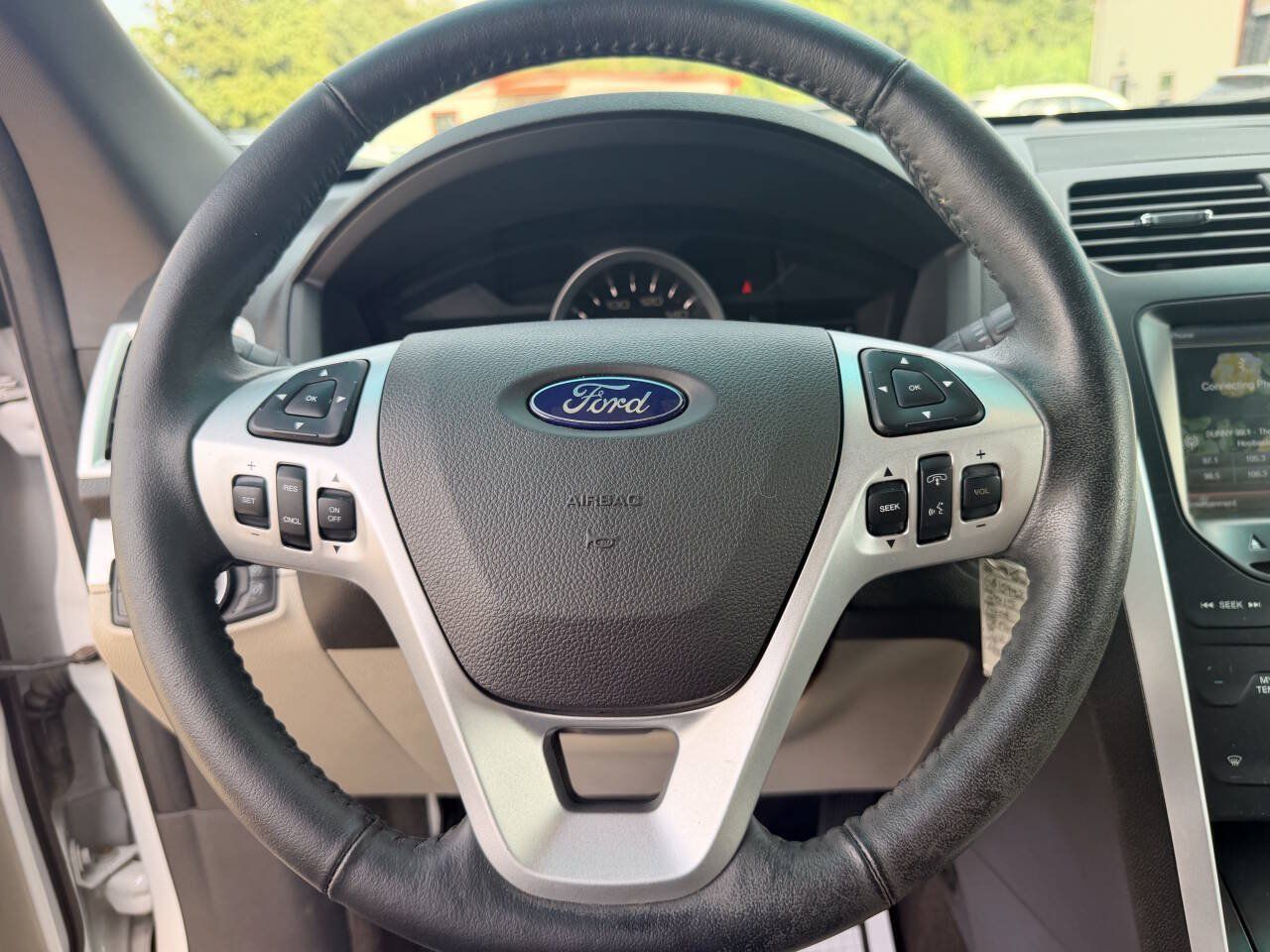 Used 2015 Ford Explorer XLT w/ Equipment Group 202A FWD image 24