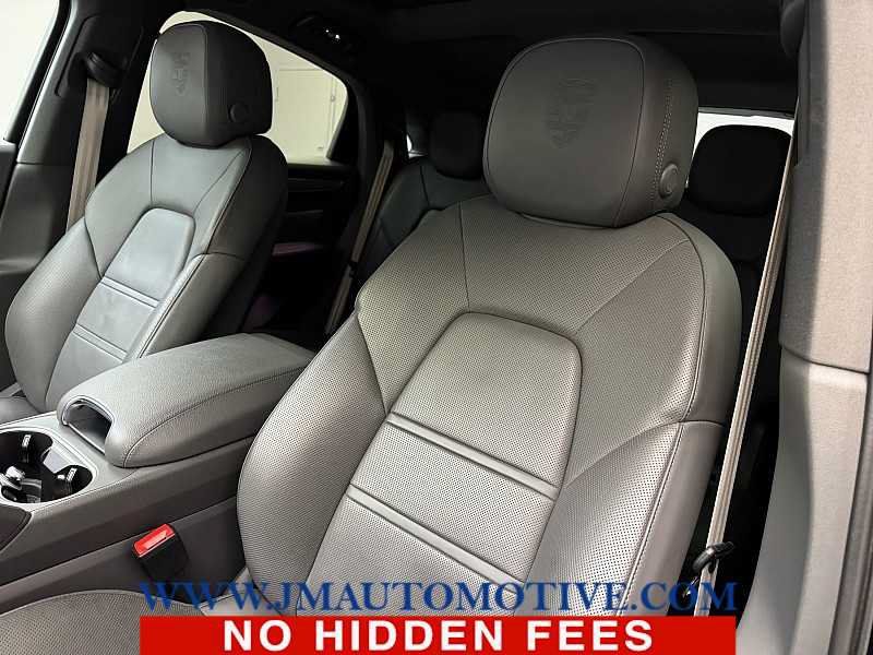 Used 2023 Porsche Cayenne Platinum Edition AWD/4WD image 13