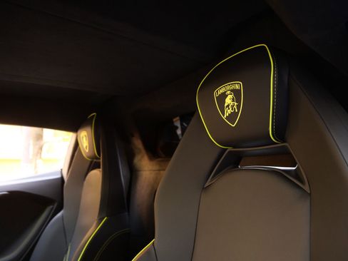 Used 2025 Lamborghini Revuelto AWD/4WD image 29
