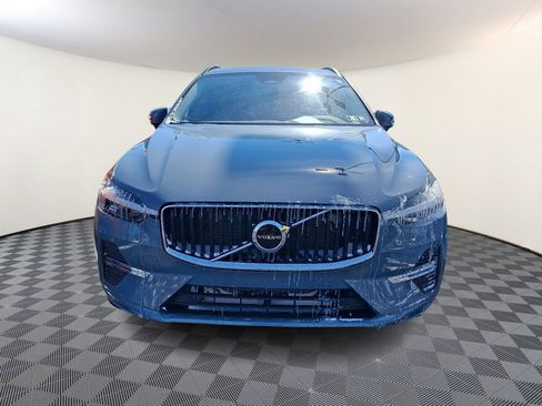 Used 2023 Volvo XC60 B5 Core image 2