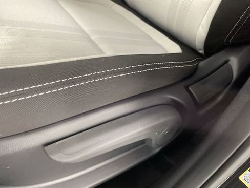 Certified 2025 Hyundai Venue SEL image 34