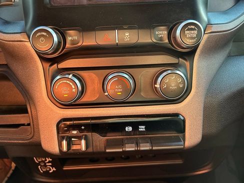 Used 2024 RAM 3500 Tradesman w/ Chrome Appearance Group AWD/4WD image 17