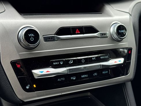 Used 2022 Ford Explorer XLT w/ Equipment Group 202A image 27