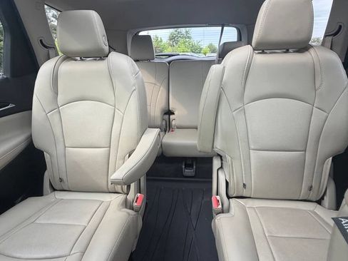 Used 2018 Buick Enclave Essence AWD/4WD image 18