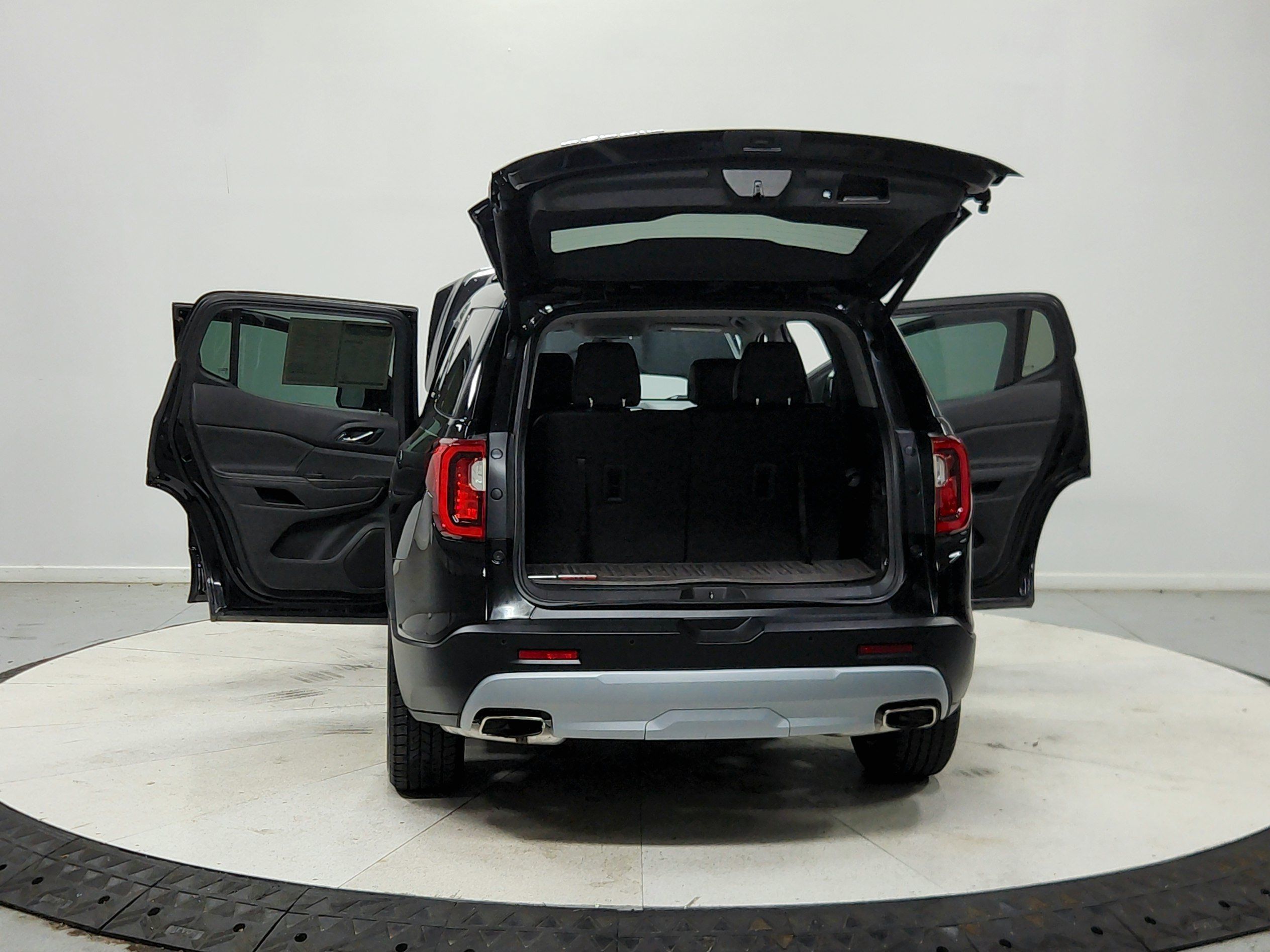 Used 2020 GMC Acadia SLT w/ LPO, Black Accent Package FWD image 15