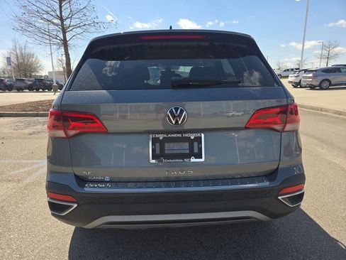 Used 2023 Volkswagen Taos SE w/ Panoramic Sunroof Package image 12