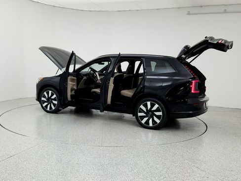 New 2025 Volvo EX90 Plus image 12
