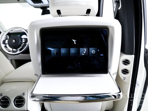 Used 2026 Rolls-Royce Cullinan AWD/4WD image 32