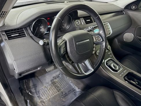 Used 2019 Land Rover Range Rover Evoque SE image 23
