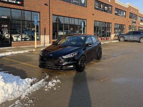 Used 2017 Ford Focus ST image 2