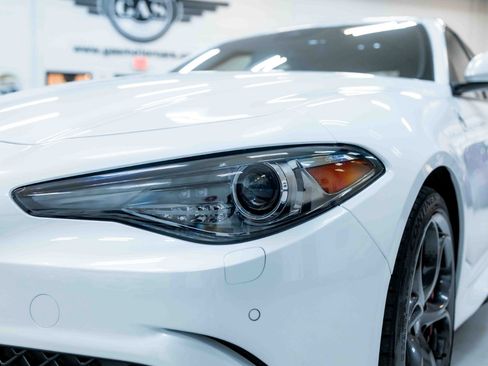 Used 2017 Alfa Romeo Giulia Quadrifoglio image 14