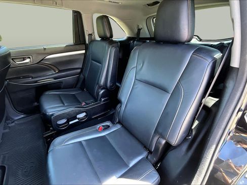 Used 2017 Toyota Highlander XLE AWD/4WD image 21