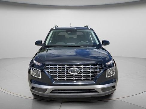 Certified 2025 Hyundai Venue SEL FWD image 4