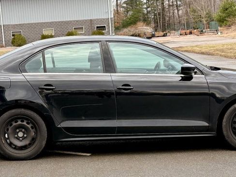 Used 2017 Volkswagen Jetta S image 6