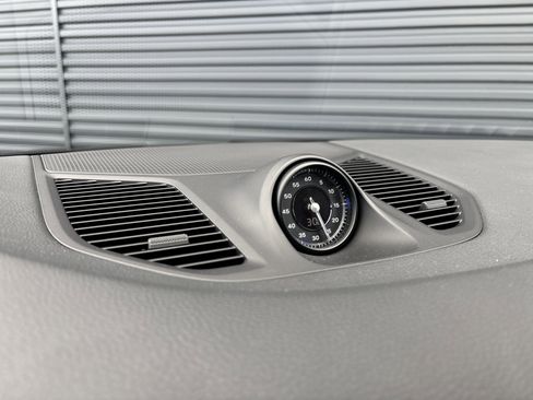 Certified 2024 Porsche Cayenne Coupe image 27