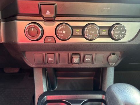 Used 2020 Toyota Tacoma SR5 AWD/4WD image 23
