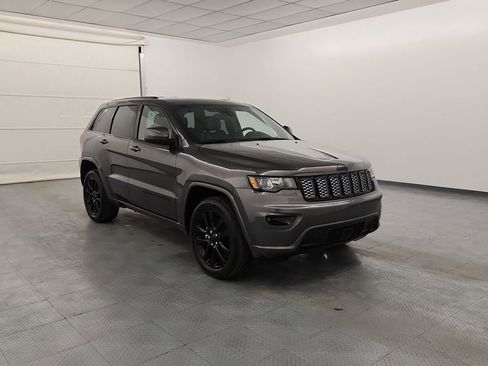 Used 2020 Jeep Grand Cherokee Altitude image 1