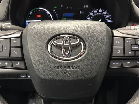 Used 2025 Toyota Sienna LE AWD/4WD image 15
