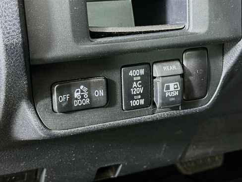 Used 2017 Toyota Tacoma TRD Off-Road image 16