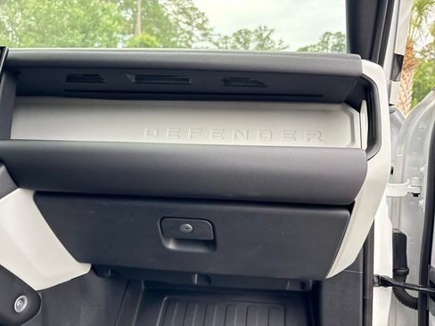 Used 2024 Land Rover Defender 110 SE AWD/4WD image 35