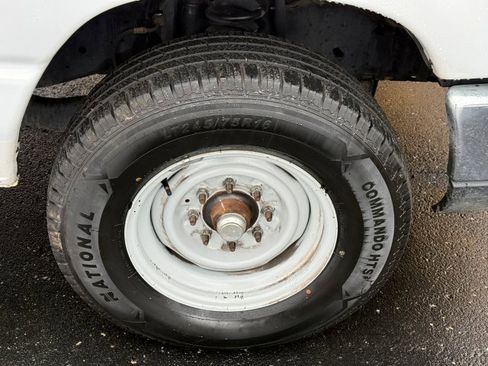 Used 2019 Ford E-350 and Econoline 350 Super Duty w/ Power Windows & Locks Group image 10