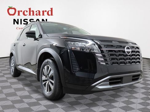 New 2026 Nissan Pathfinder SL image 7