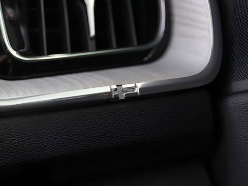 Used 2025 Volvo XC60 B5 Plus AWD/4WD image 31